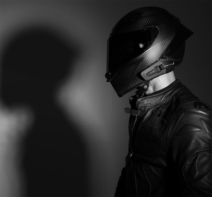 helmet with wireless communication device